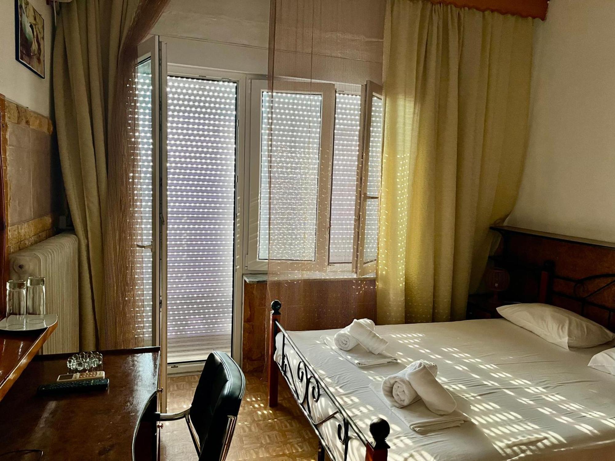 Hotel Holiday เกราโมตี ภายนอก รูปภาพ